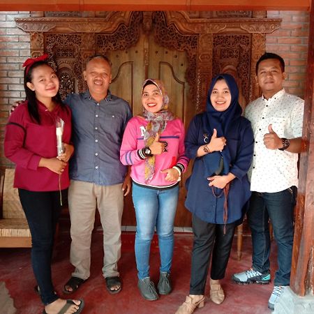 Rumah Ukhi Guest House Cebongan Екстер'єр фото