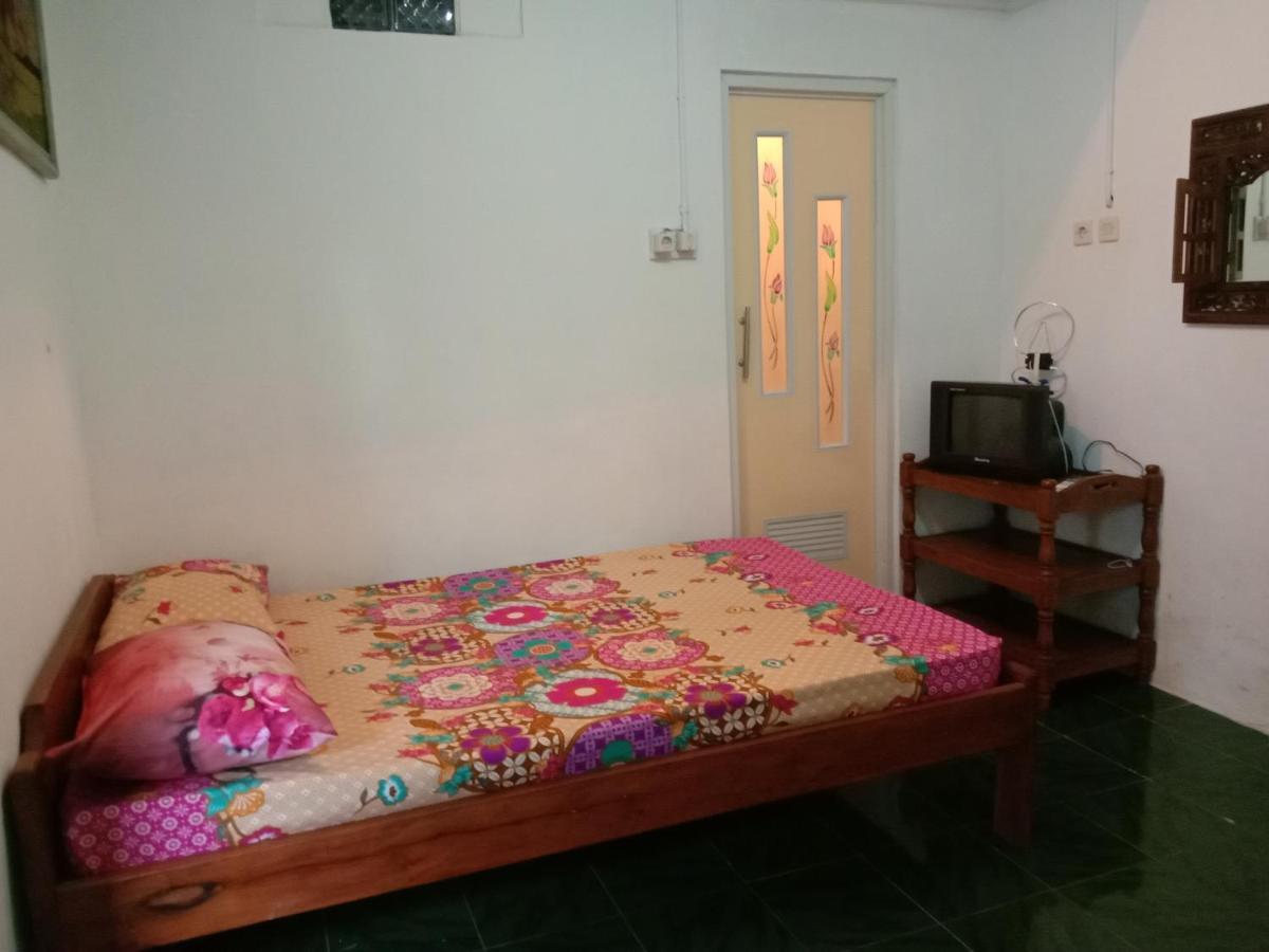 Rumah Ukhi Guest House Cebongan Екстер'єр фото