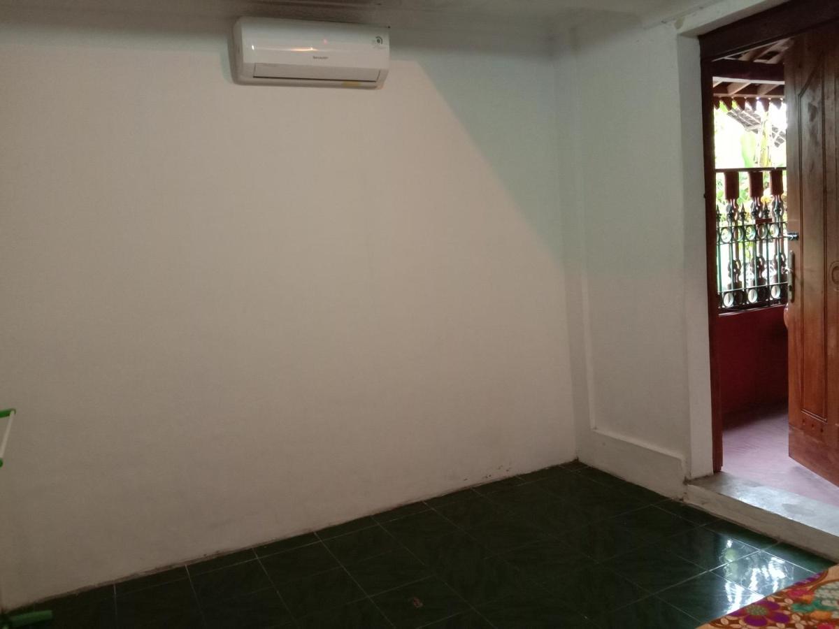 Rumah Ukhi Guest House Cebongan Екстер'єр фото