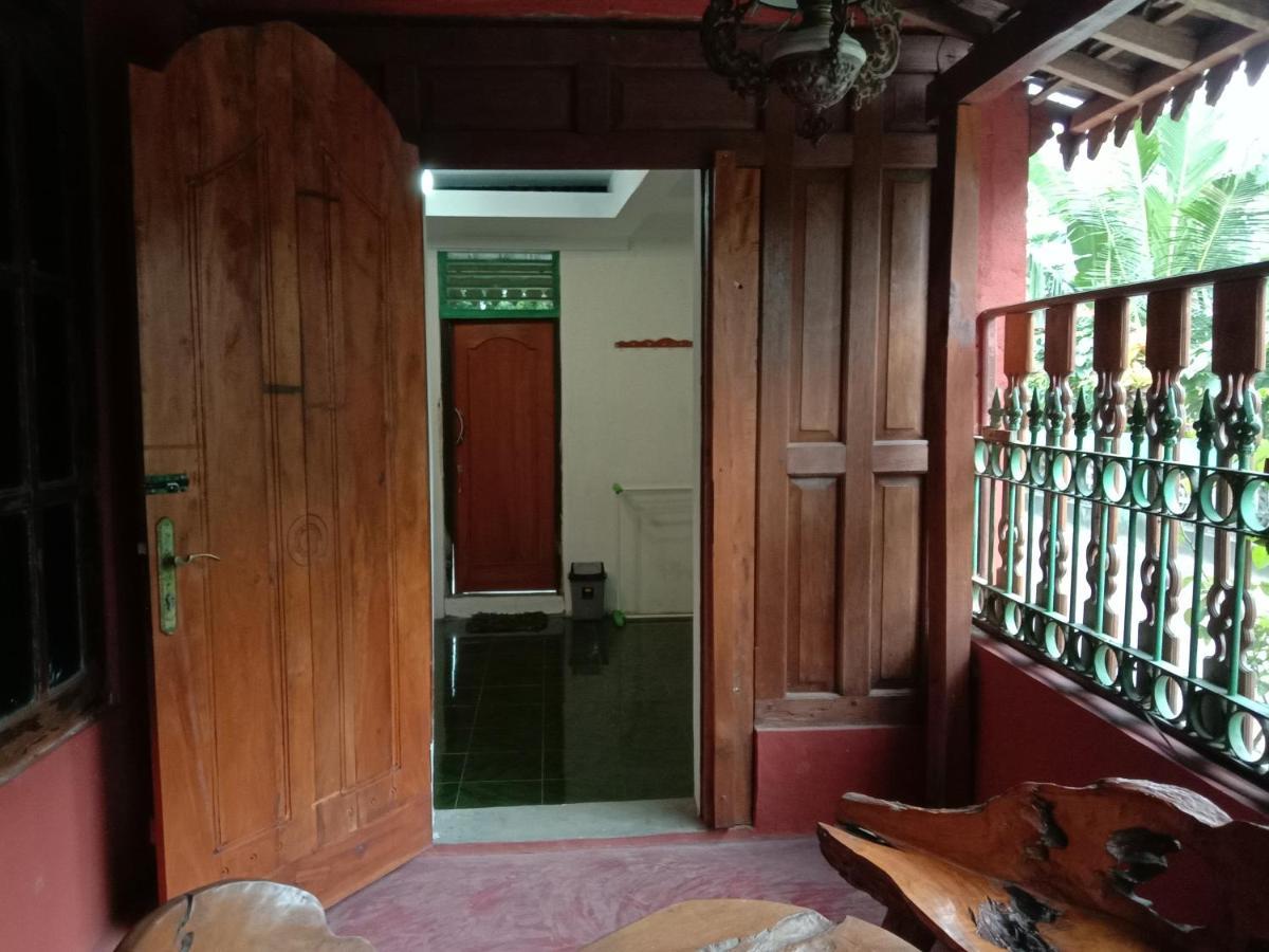 Rumah Ukhi Guest House Cebongan Екстер'єр фото