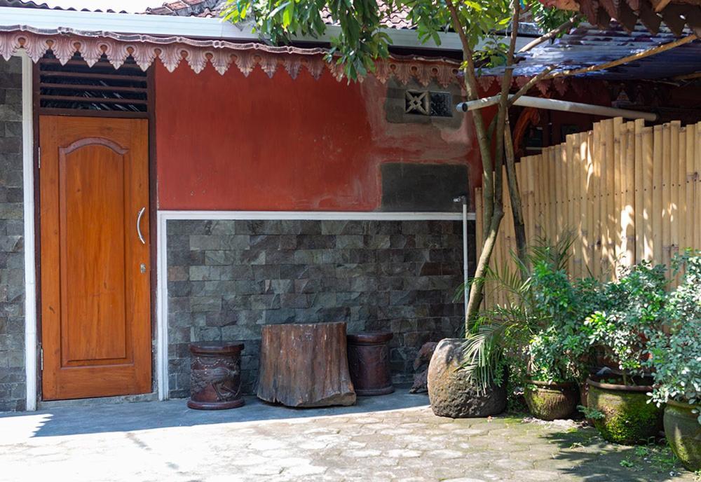 Rumah Ukhi Guest House Cebongan Екстер'єр фото