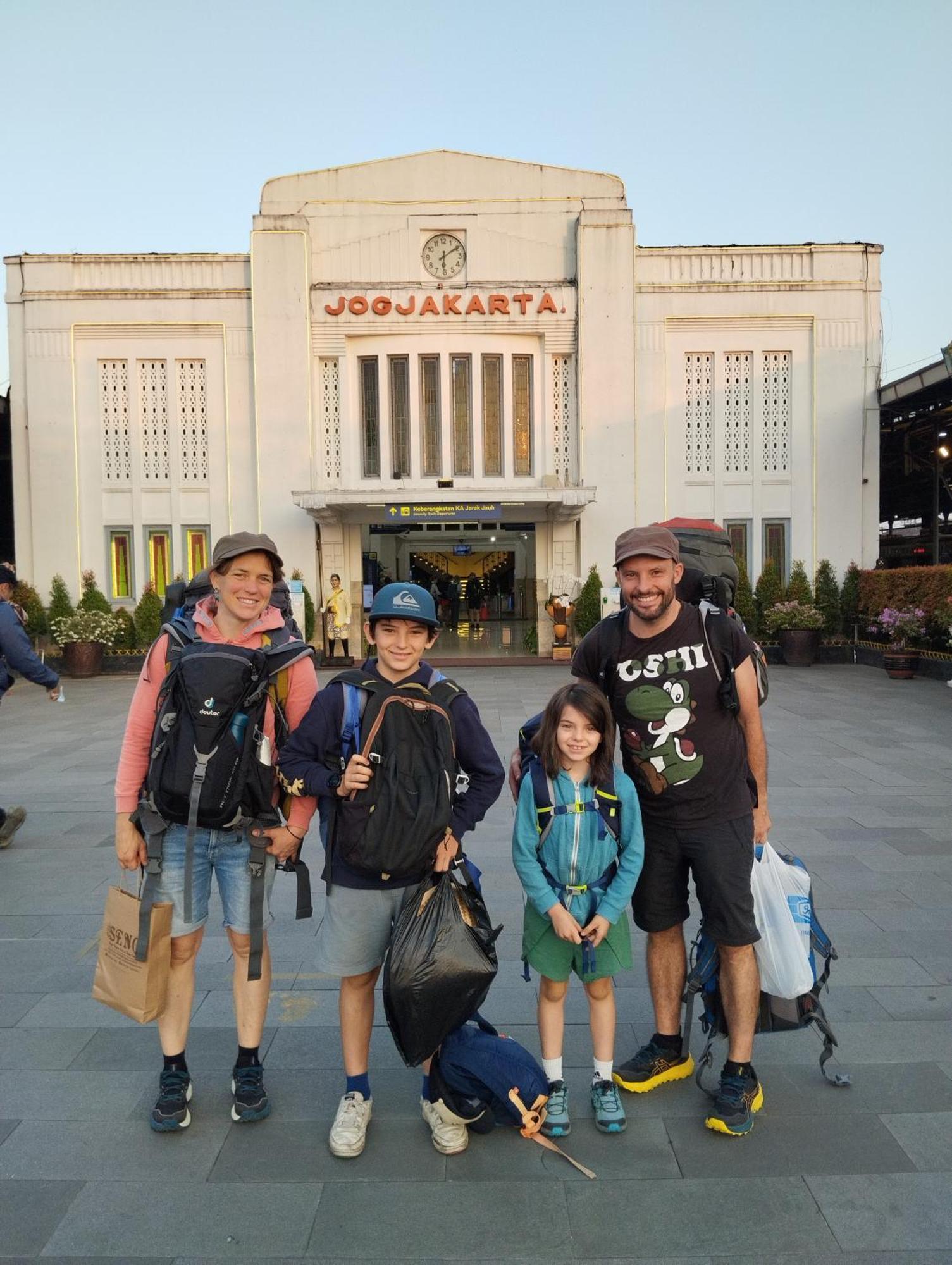 Rumah Ukhi Guest House Cebongan Екстер'єр фото