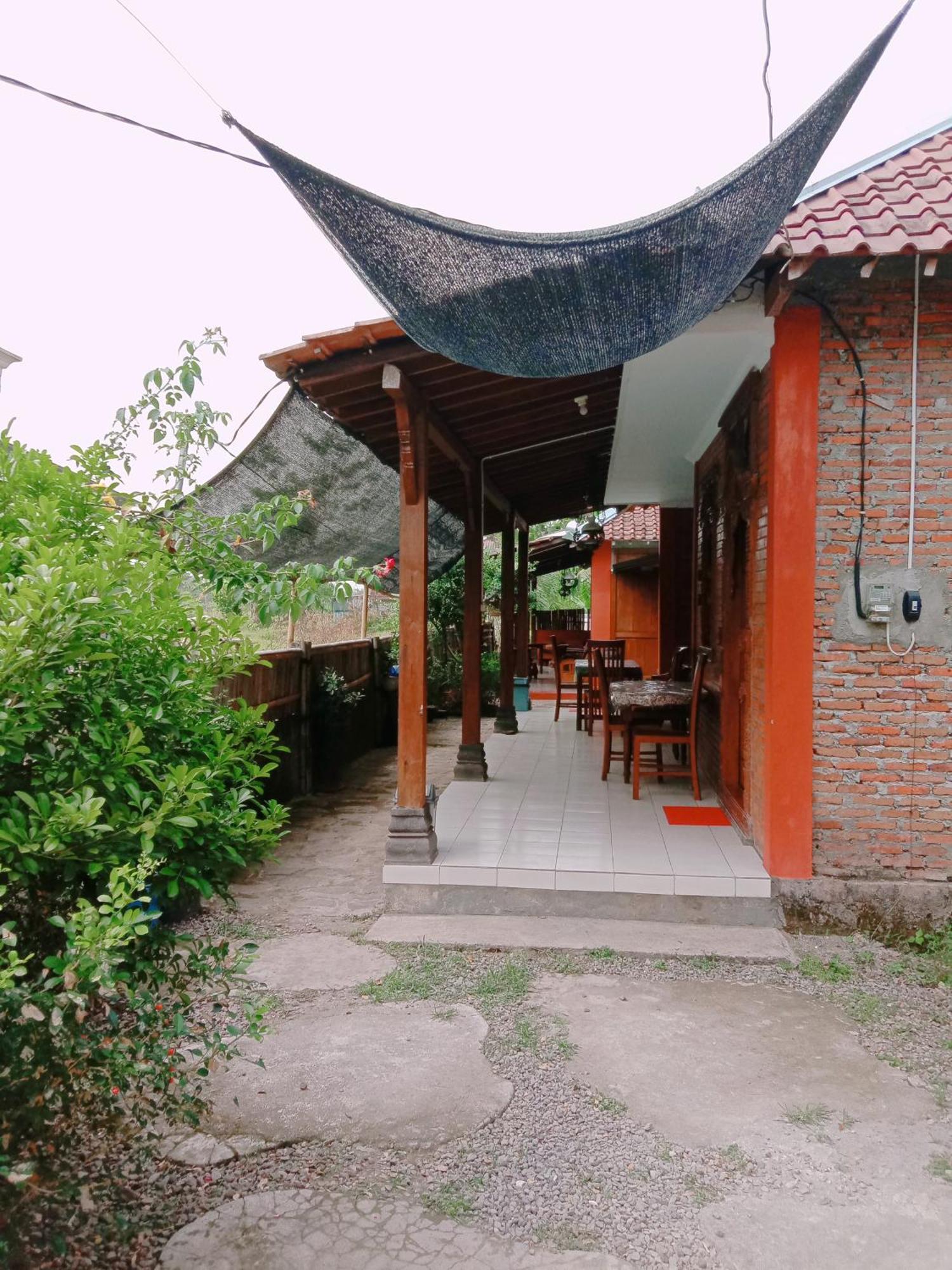 Rumah Ukhi Guest House Cebongan Екстер'єр фото