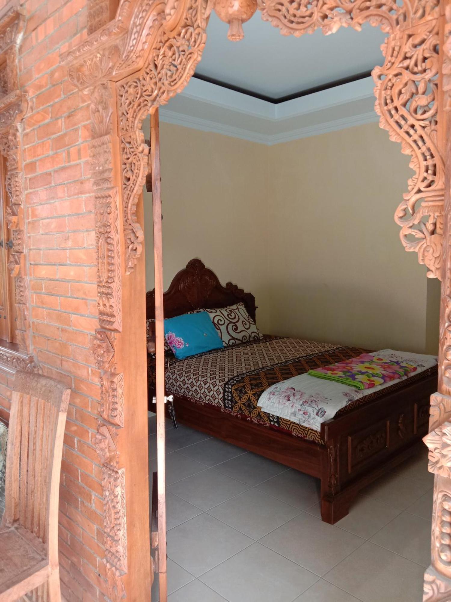 Rumah Ukhi Guest House Cebongan Екстер'єр фото