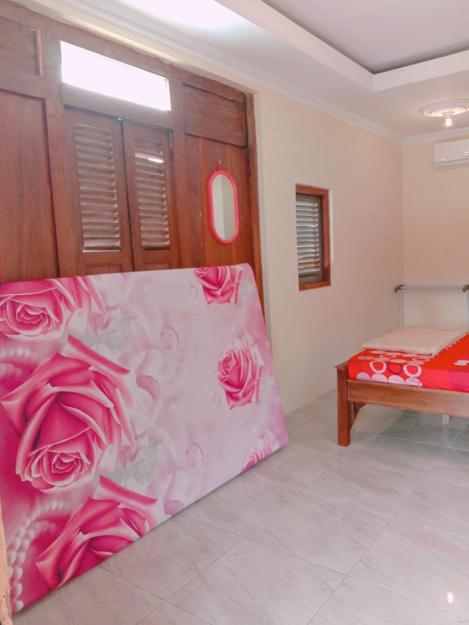 Rumah Ukhi Guest House Cebongan Екстер'єр фото