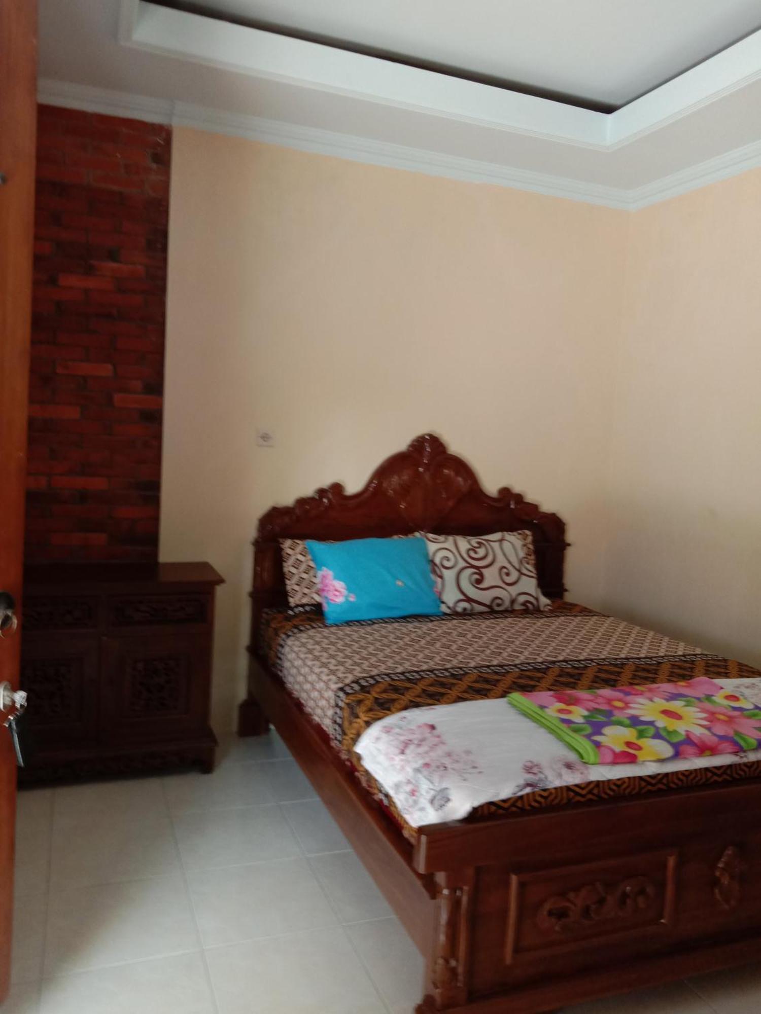 Rumah Ukhi Guest House Cebongan Екстер'єр фото