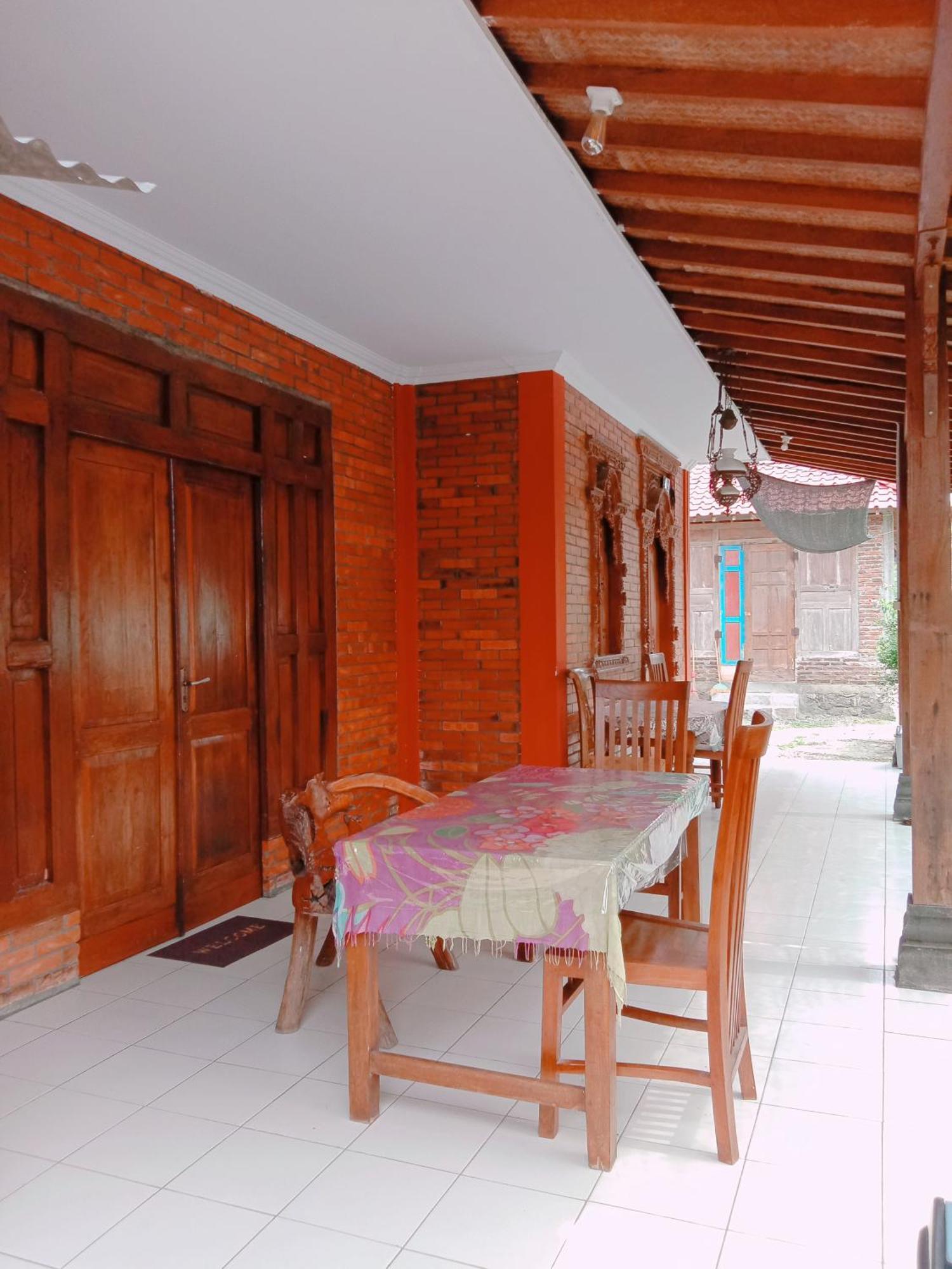 Rumah Ukhi Guest House Cebongan Екстер'єр фото
