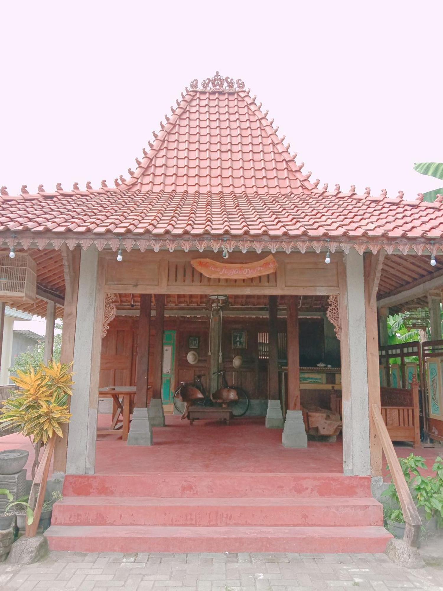 Rumah Ukhi Guest House Cebongan Екстер'єр фото