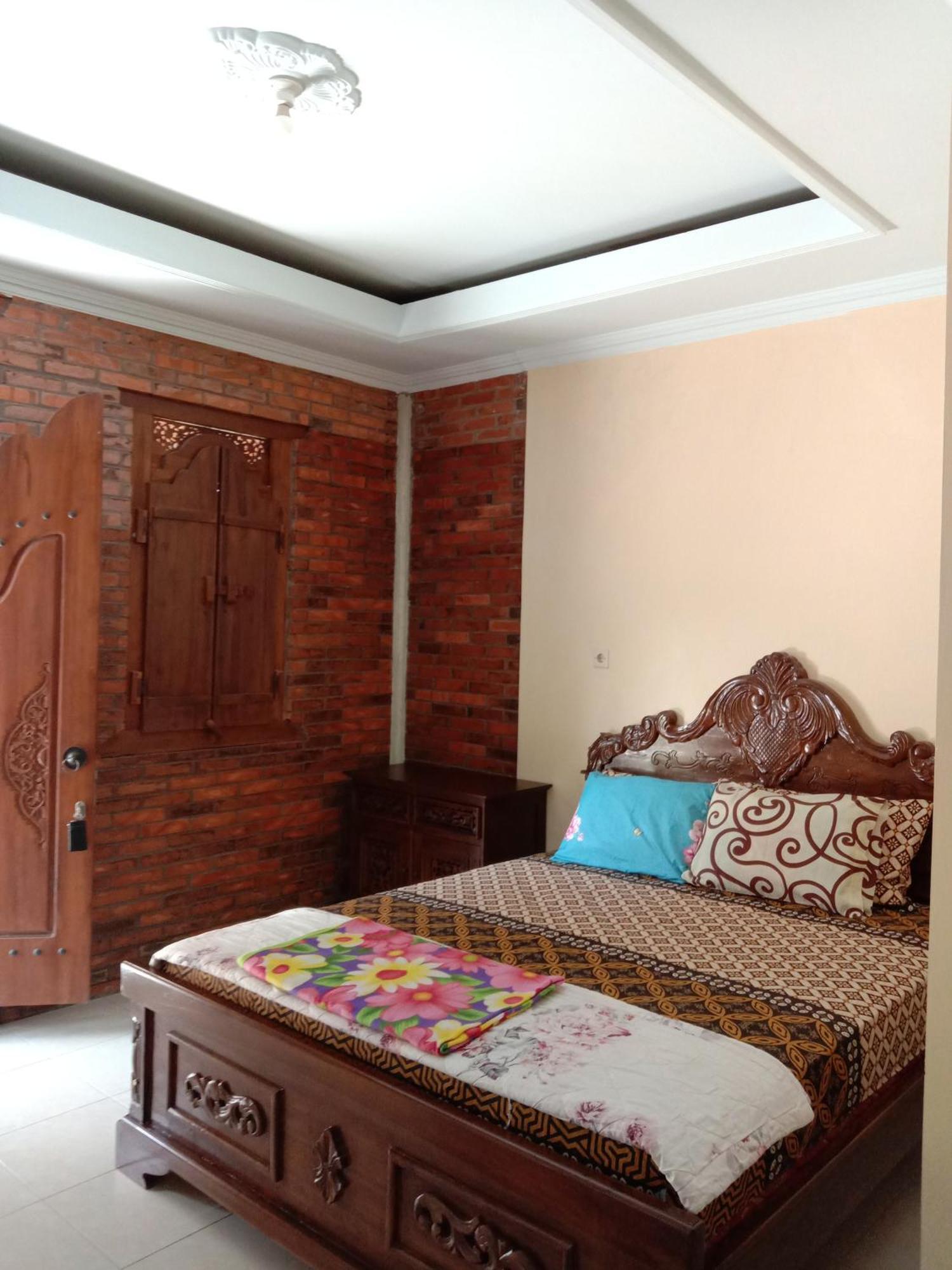 Rumah Ukhi Guest House Cebongan Екстер'єр фото