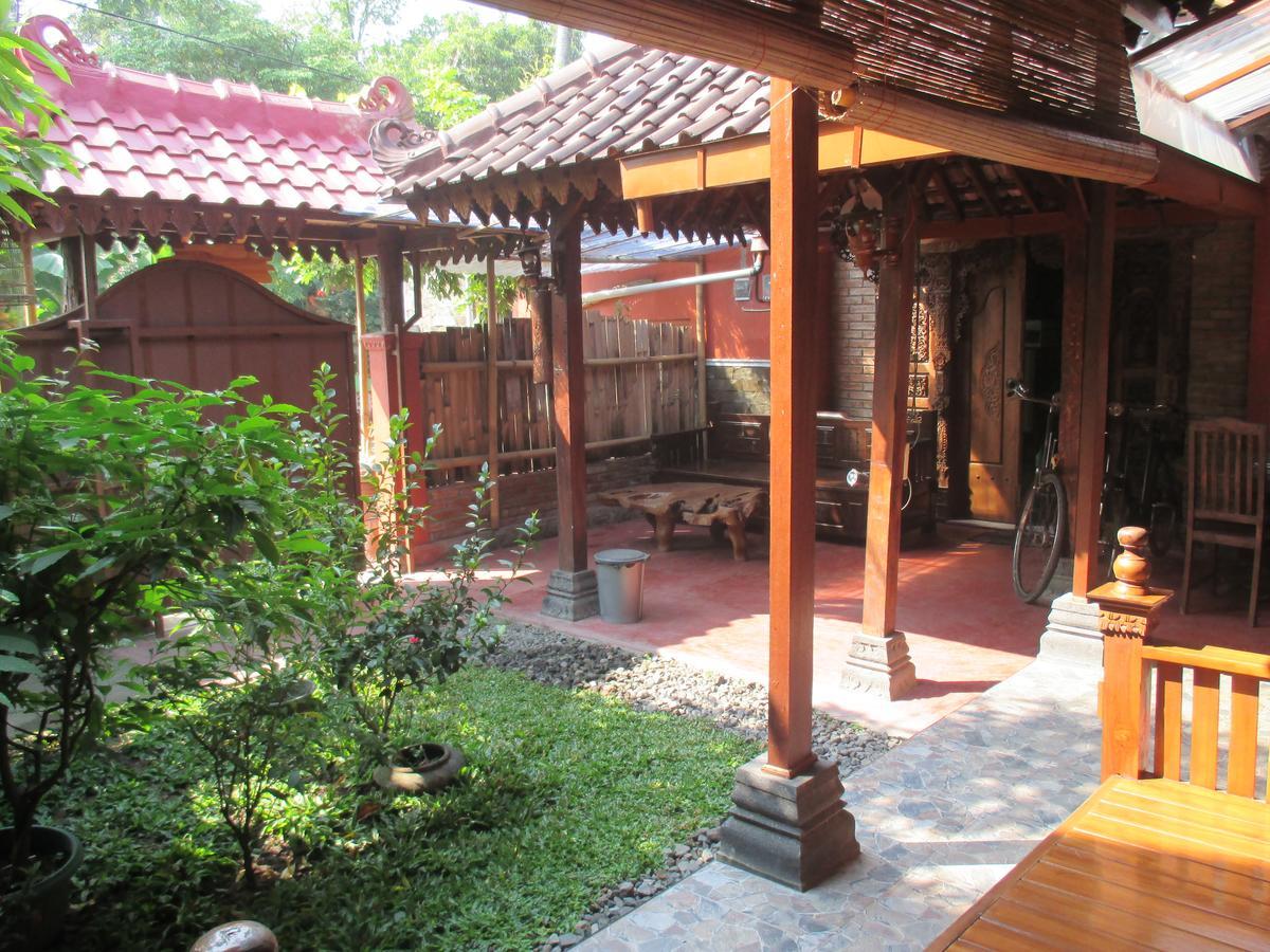 Rumah Ukhi Guest House Cebongan Екстер'єр фото